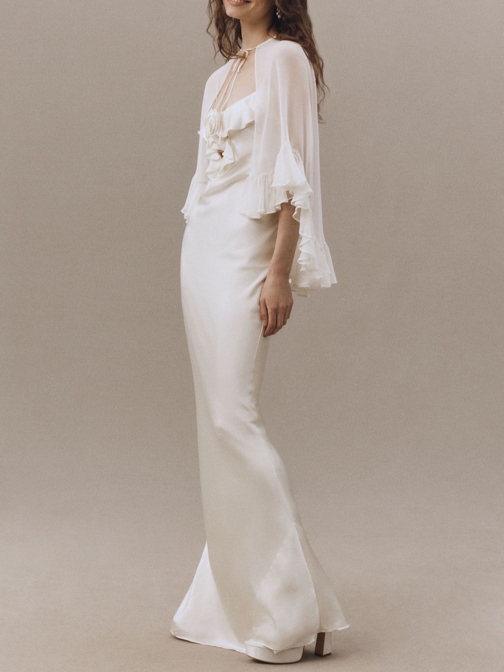 De La Vali ESPERANZA LONG DRESS IN IVORY SILK SATIN with Cape - Picture 2 of 4